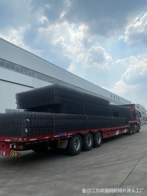 承重结构: 墙体,楼板:在楼房建筑中,crb550冷轧带肋钢筋网片常用于